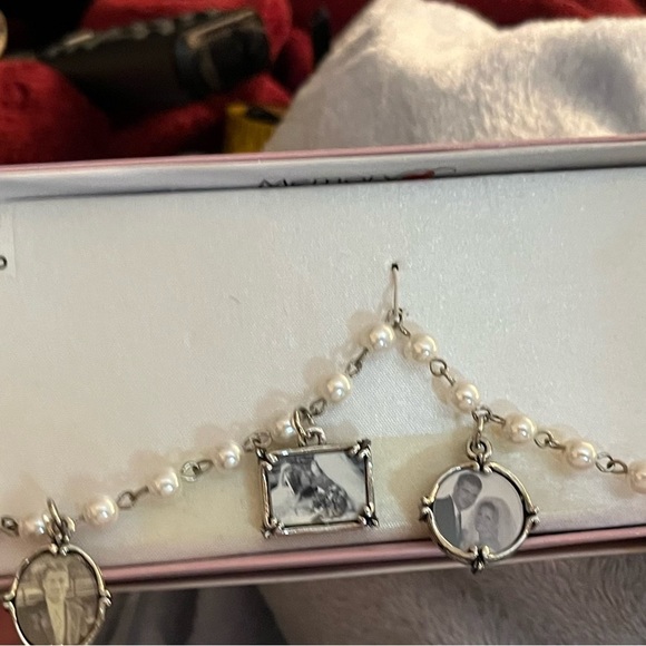 Memory Maker  silver & pearl bracelet w/ reversible picture frames NIB - Picture 8 of 9